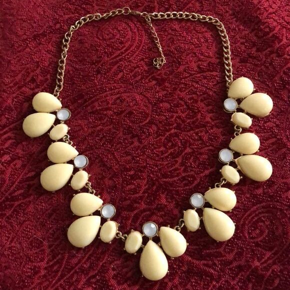 vintage Y2k Jewelry - Vintage beautiful neutral career necklace Y2K
